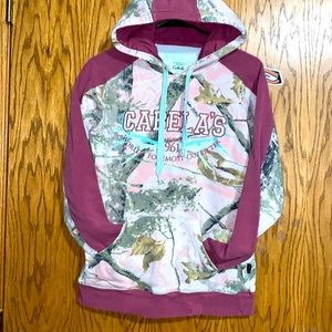Cabelas Sweatshirt